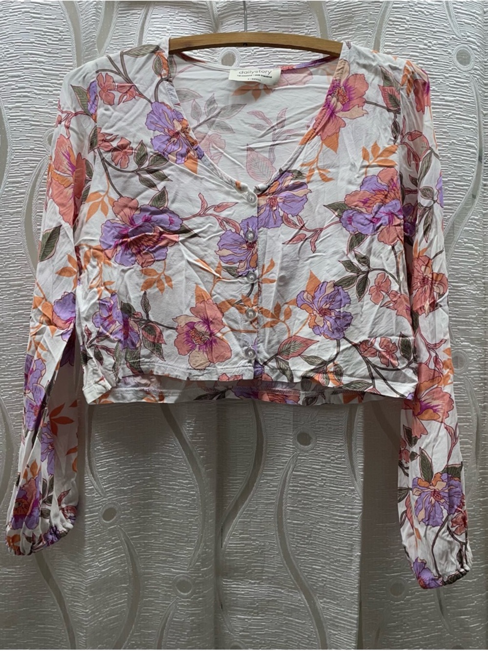 dailystory Floral Button Front Crop Top Womens XS White Purple Made in Canada EX